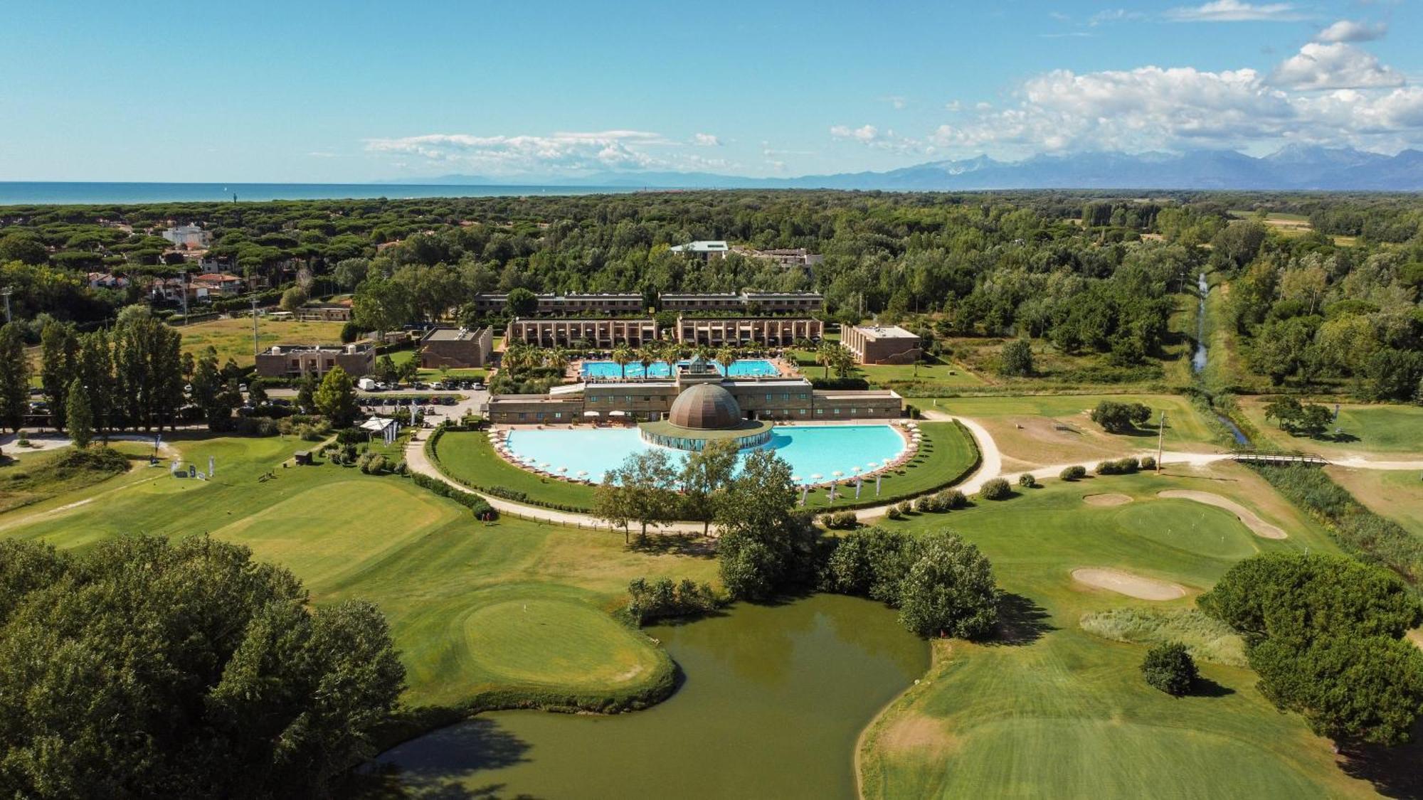 Cosmopolitan Golf & 2*