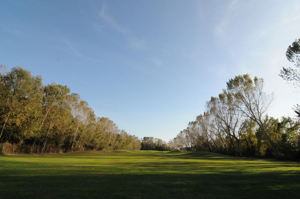 Cosmopolitan Golf & 2*